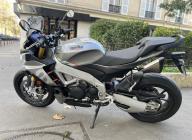 APRILIA TUONO 1100 V4 GRIS - 1ER MAIN 