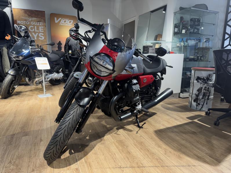 MOTO GUZZI V7