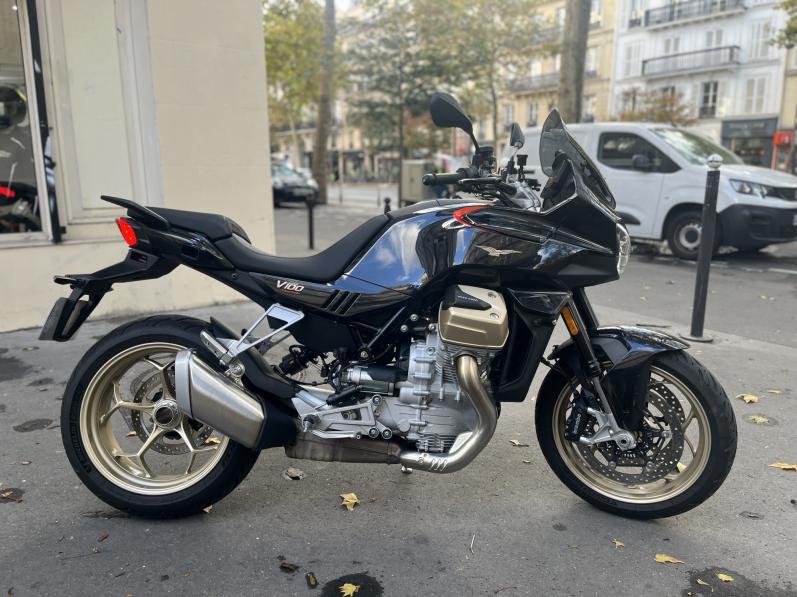 MOTO GUZZI V100  MANDELLO NOIR - 1ER MAIN 